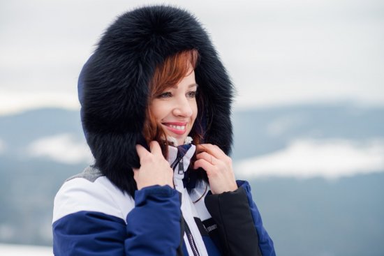 Dámska zimná bunda Luhta BENITA L6 PURPLE / WHITE s kožušinovým lemom - líška zafír - veľkosť: 34