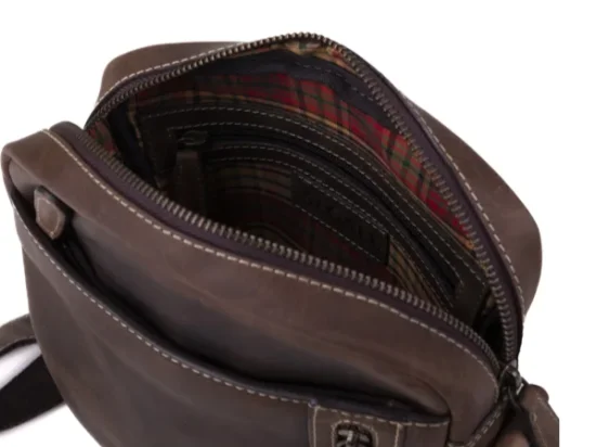 Pánská kožená taška přes rameno 23322 hnědá-tm. hnědá - vnitřní vybavení Pánská kožená taška přes rameno 23322 hnědá-tm. hnědá - vnitřní vybavení