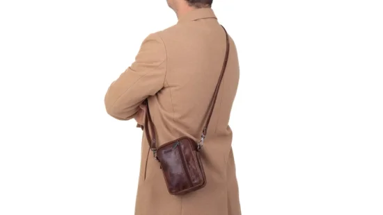 Kožená taška přes rameno/kapsa na opasek Segali SG-26032 hnědá - velikost na postavě