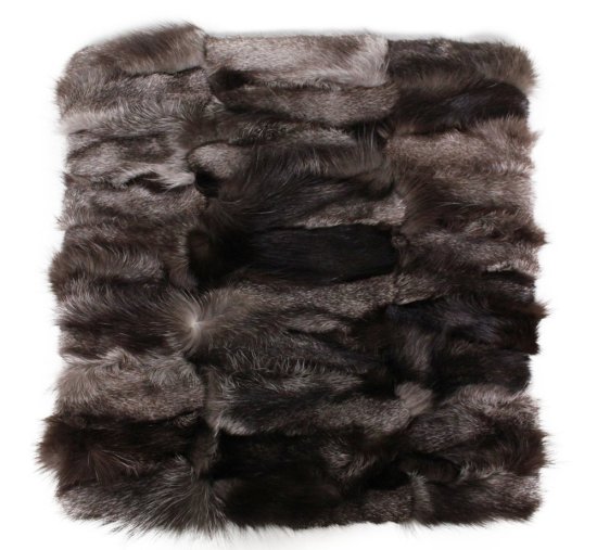 Kožešinový podsedák liška tm. šedá - přední strana