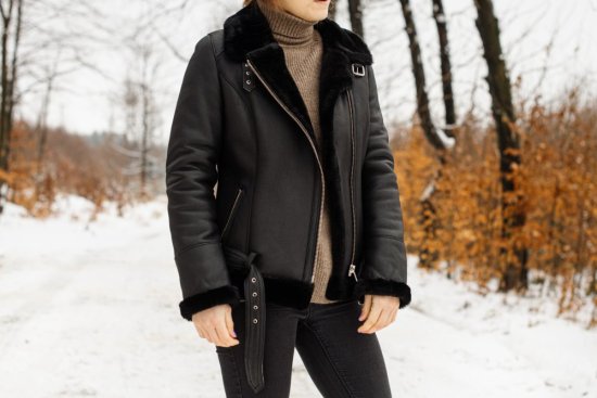 Dámská kožešinová pilotka Klaudie - černá - rozepnutá