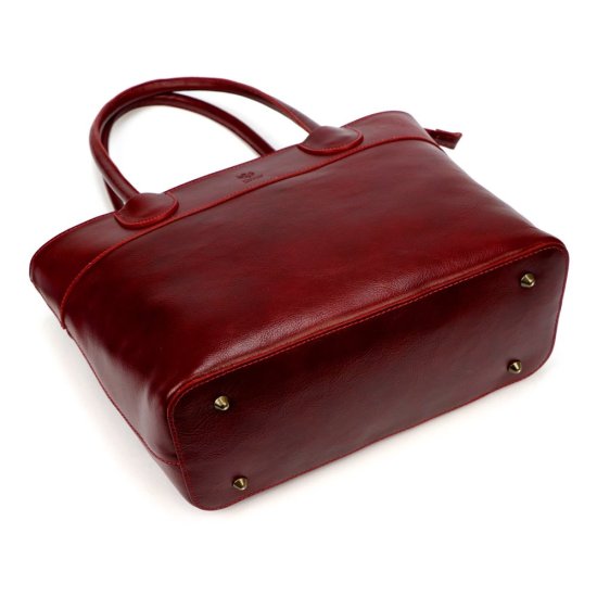 Dámská kožená kabelka Viktorie tm. červená - spodní kovové cvočky Dámská kožená kabelka Viktorie tm. červená - spodní kovové cvočky