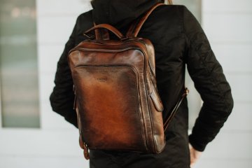 Dámsky kožený batoh na notebook