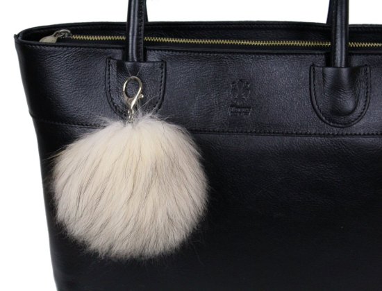 Kožešinový přívěsek ke kabelce mývalovec krémově - černý menší 1