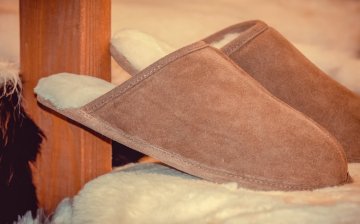 4 tipy, ako čistiť ovčiu kožušinu a pravidelne sa o ňu starať - kožušinové šľapky