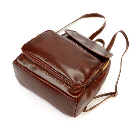 Kožený batoh Jordan hnědý - spodní část Kožený batoh Jordan hnědý - spodní část