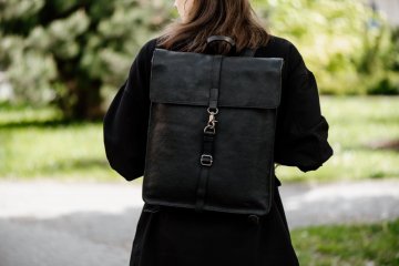 Dámsky čierny kožený batoh