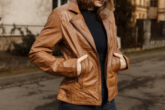 Dámská kožená bunda Kate koňak - na postavě