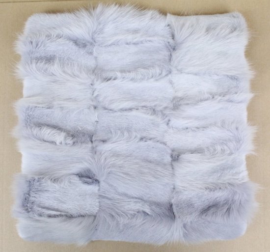 Kožešinový podsedák liška šedý - přední strana Kožešinový podsedák liška šedý - přední strana