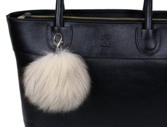 Kožešinový přívěsek ke kabelce mývalovec krémově - černý