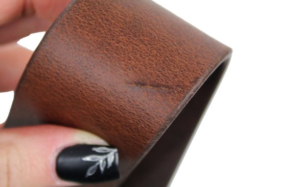 Pánský kožený opasek Pierre Cardin 21070007 hnědý - prasklinka v kůži