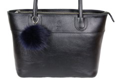 Kožušinový prívesok ku kabelke medvedíkovec tmavo modrý