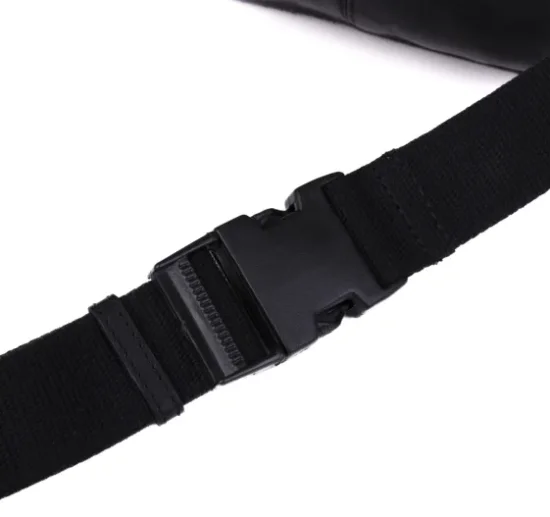 Kožená ledvinka 225819 černá - detail zapínání Kožená ledvinka 225819 černá - detail zapínání